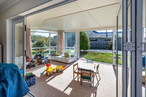 Photo of property in 28 Warren Crescent, Hillmorton, Christchurch, 8025