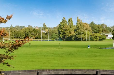 Photo of property in 15 Ingleby Place, Kelston, Auckland, 0602