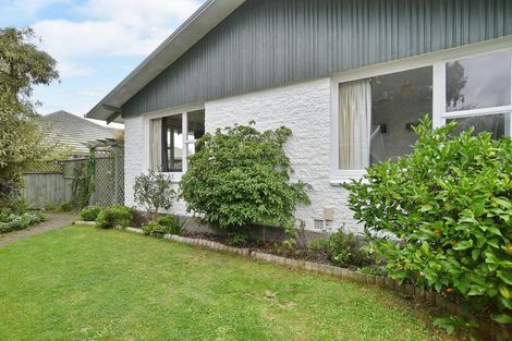 Photo of property in 2/1 Leeman Place, Redwood, Christchurch, 8051