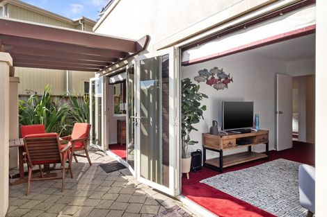 Photo of property in 118b Fourth Avenue, Tauranga, 3110