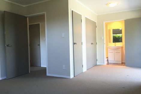 Photo of property in 24 Jillteresa Crescent, Half Moon Bay, Auckland, 2012