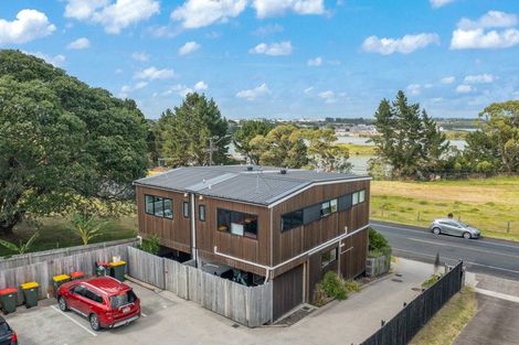 Photo of property in 2/141 Wallace Road, Mangere Bridge, Auckland, 2022