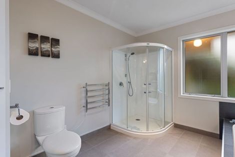 Photo of property in 37 La Lena Grove, Fitzherbert, Palmerston North, 4410