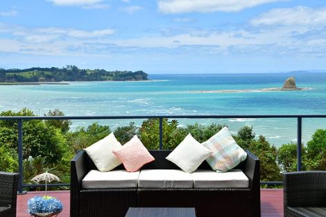 Photo of property in 979 Whangaparaoa Road, Tindalls Beach, Whangaparaoa, 0930