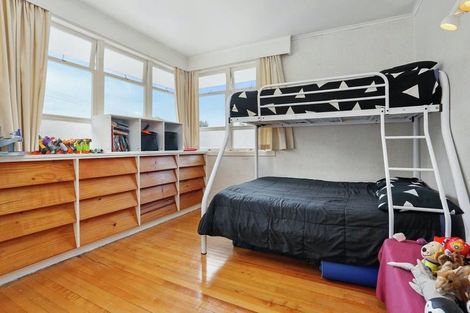 Photo of property in 37 Beaubank Road, Kelston, Auckland, 0602