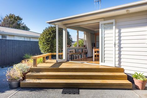 Photo of property in 5 Viscount Place, West End, Palmerston North, 4412