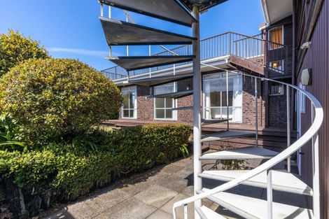 Photo of property in 14 Scott Street, Moturoa, New Plymouth, 4310