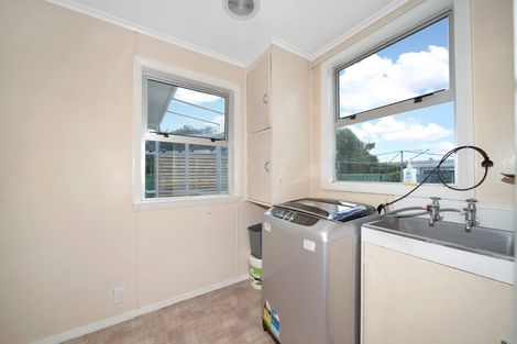 Photo of property in 28 Disraeli Street, Hawera, 4610