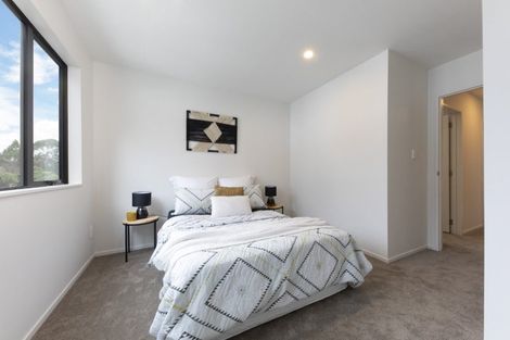 Photo of property in 25 Morihana Close, Glen Eden, 0602