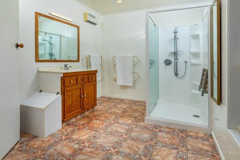 Photo of property in 13 Kiteroa Terrace, Rothesay Bay, Auckland, 0630