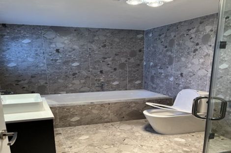 Photo of property in 28 Ballyalton Crescent, Flat Bush, 2019