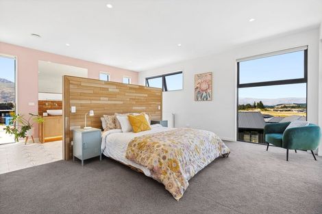 Photo of property in 3 Waxeye Lane, Lake Hawea, 9382