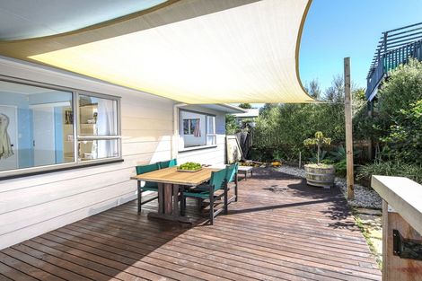 Photo of property in 19 Magdalen Place, West Harbour, Auckland, 0618