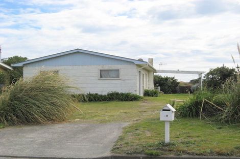 Photo of property in 49 Manga-pirau Street, Waikawa Beach, Manakau, 5573