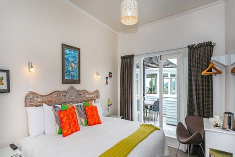 Photo of property in Cotswold Cottage B & B, 46 Maramarahi Road, Thames, 3578