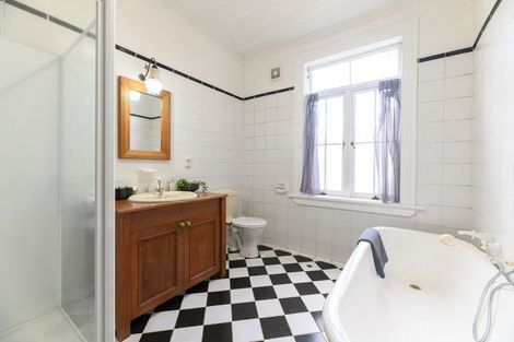 Photo of property in 17 Norwood Road, Bayswater, Auckland, 0622