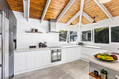 Photo of property in 106 Wood Bay Road, Titirangi, Auckland, 0604