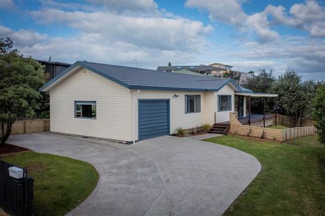 Photo of property in 4 Christa Court, Whitianga, 3510