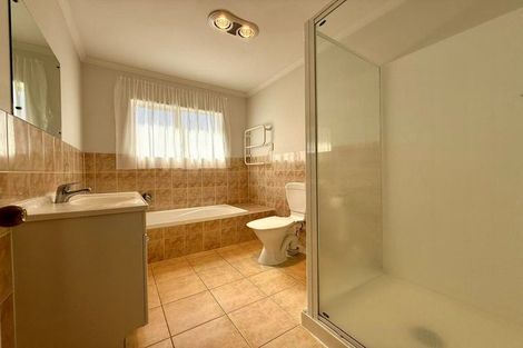 Photo of property in 17 Parkcrest Drive, Henderson, Auckland, 0612