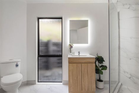 Photo of property in 2 Stitchbird Close, Murrays Bay, Auckland, 0630