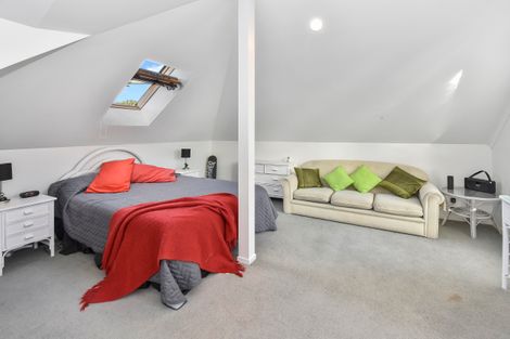 Photo of property in 2/11 The Rosebowl, Sunnyhills, Auckland, 2010