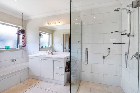 Photo of property in 112a Weraroa Road, Levin, 5510