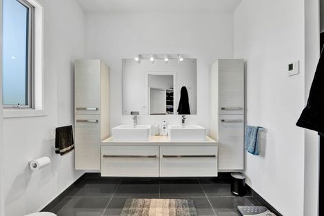 Photo of property in 68 Mcgiven Drive, Ridgewood, New Plymouth, 4371