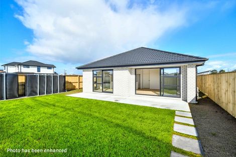 Photo of property in 32 Korowhiti Road, Clarks Beach, 2122