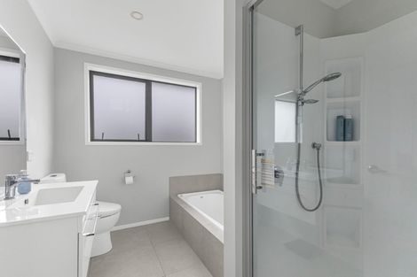 Photo of property in 14 Discovery Place, Marfell, New Plymouth, 4310