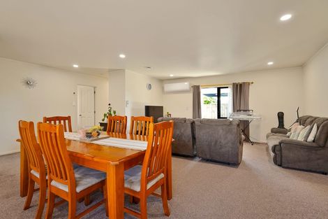 Photo of property in 29 Neta Grove, Henderson, Auckland, 0612