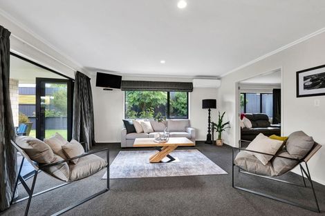 Photo of property in 28 Paynters Avenue, Strandon, New Plymouth, 4312