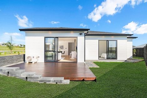 Photo of property in 14 Emerald Avenue, Rosehill, Papakura, 2113