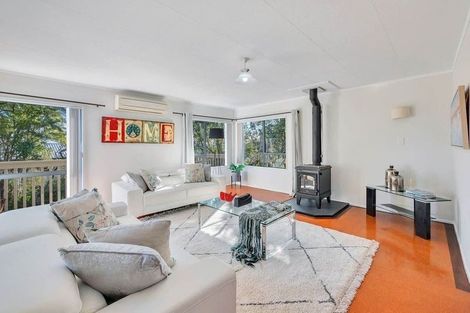 Photo of property in 215 Kaipara Road, Papakura, 2582