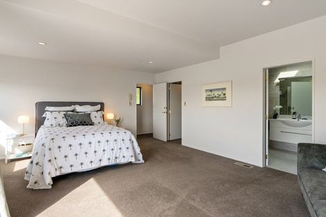 Photo of property in 52 Walter Road, Lowry Bay, Lower Hutt, 5013