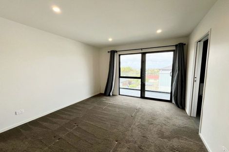 Photo of property in 1/98 Lincoln Park Avenue, Massey, Auckland, 0614