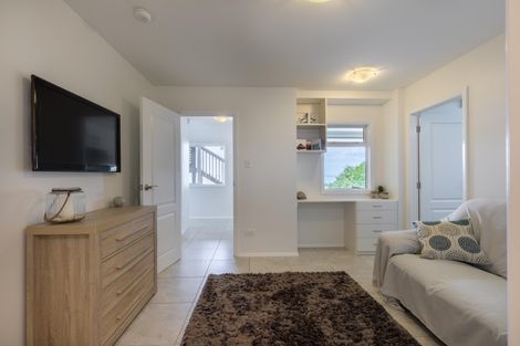 Photo of property in 32 Arama Avenue, Titirangi, Auckland, 0604