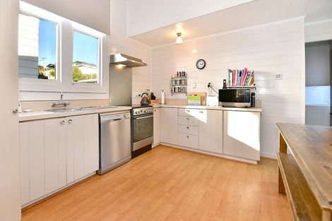 Photo of property in 45 Karaka Street, Helensville, 0800