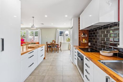 Photo of property in 10 Pitama Road, Awapuni, Palmerston North, 4412