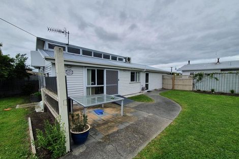 Photo of property in 27a Downing Street, Glenfield, Auckland, 0629