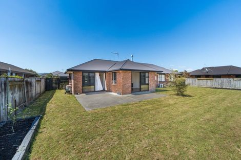 Photo of property in 15 Orlando Way, Kelvin Grove, Palmerston North, 4414