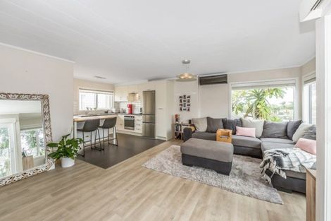 Photo of property in 2/42 Beach Road, Castor Bay, Auckland, 0620