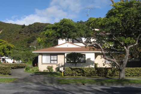Photo of property in 28 Waddington Drive, Naenae, Lower Hutt, 5011