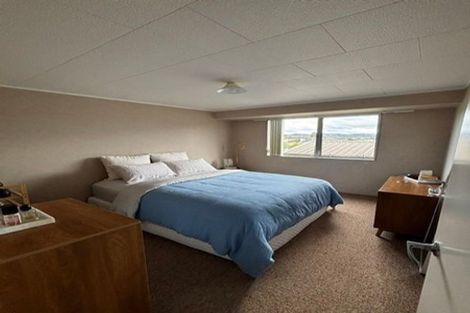Photo of property in 121 Sunnyside Road, Sunnyvale, Auckland, 0612