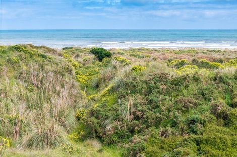 Photo of property in 32 Reay Mackay Grove, Waikawa Beach, Manakau, 5573