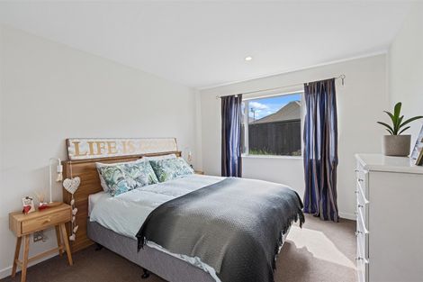 Photo of property in 5 Stoneleigh Green, Parklands, Christchurch, 8083