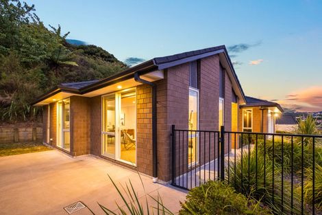 Photo of property in 34 Mooring Close, Whitby, Porirua, 5024