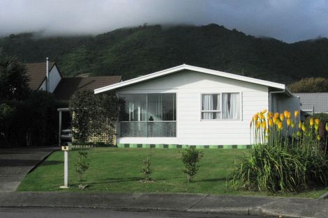 Photo of property in 7 Graham Grove, Waikanae, 5036