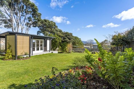 Photo of property in 50 Winara Avenue, Waikanae, 5036