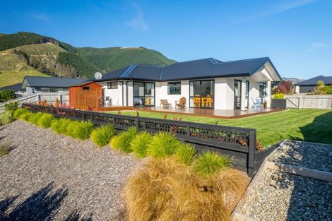 Photo of property in 8 Huntaway Close, Stoke, Nelson, 7011