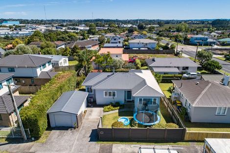 Photo of property in 1a Sherwood Avenue, Te Atatu South, Auckland, 0610